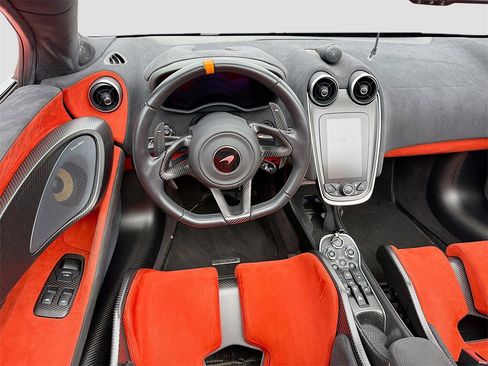 Used 2020 McLaren 600LT Spider image 17