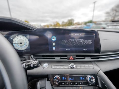 Certified 2024 Hyundai Elantra SEL image 19