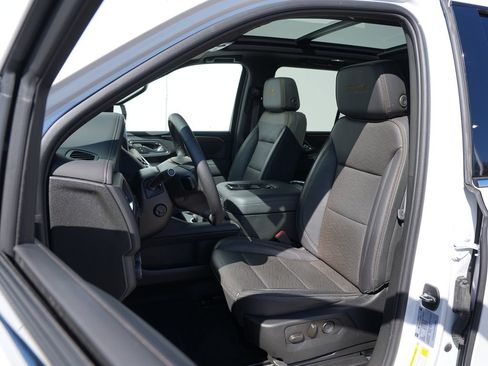 Used 2024 Chevrolet Tahoe High Country image 13