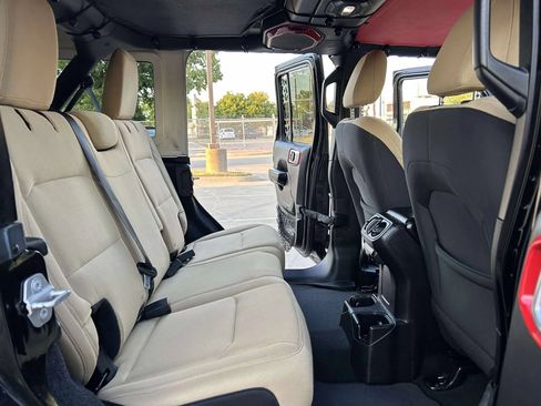 Used 2018 Jeep Wrangler Unlimited Sport S image 21