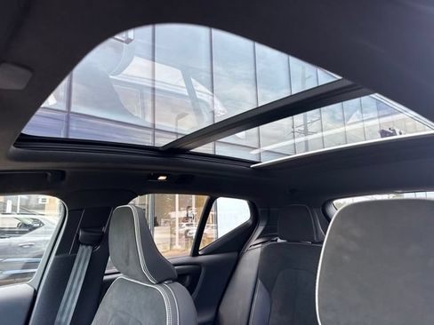 Certified 2025 Volvo XC40 B5 Plus AWD/4WD image 26