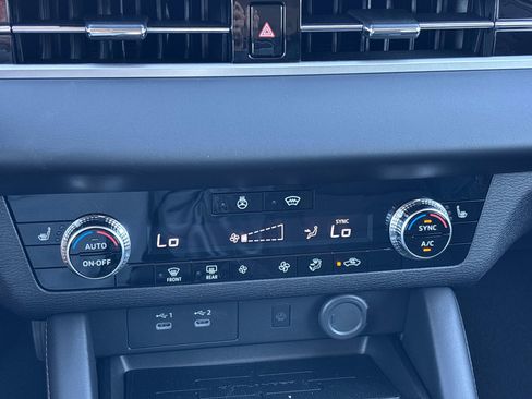 New 2026 Mitsubishi Outlander SE AWD/4WD image 12