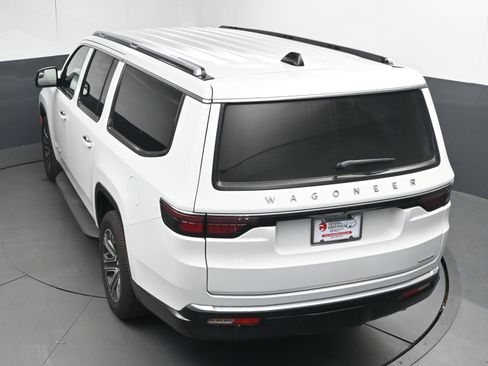 Used 2024 Jeep Wagoneer L Series II image 31