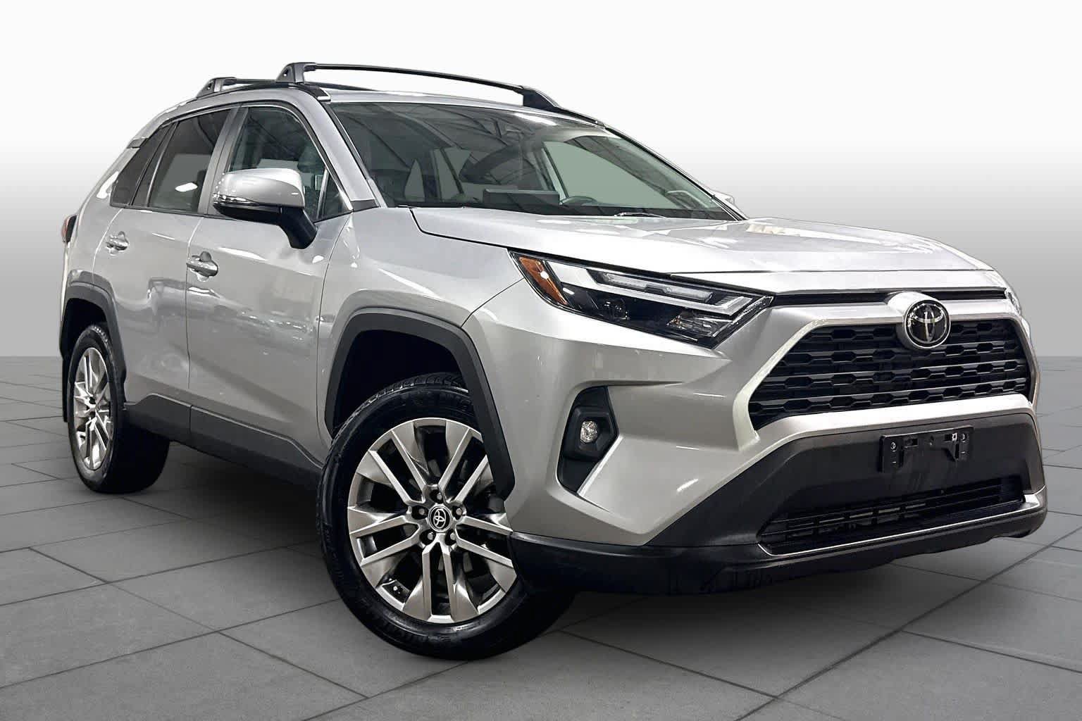 Used 2023 Toyota RAV4 XLE Premium AWD/4WD image 3