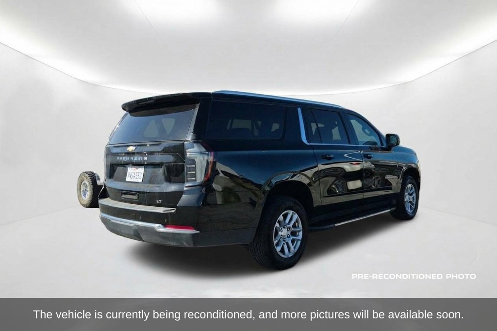 Used 2026 Chevrolet Suburban LT w/ Comfort Package AWD/4WD image 6