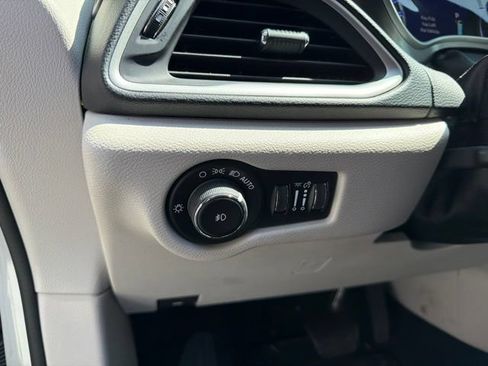 Used 2020 Chrysler Pacifica Touring-L Plus FWD image 18