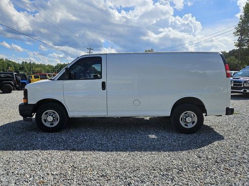 Used 2017 Chevrolet Express 2500 RWD image 1