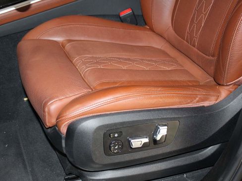 Certified 2023 BMW X7 xDrive40i w/ M Sport Package image 13