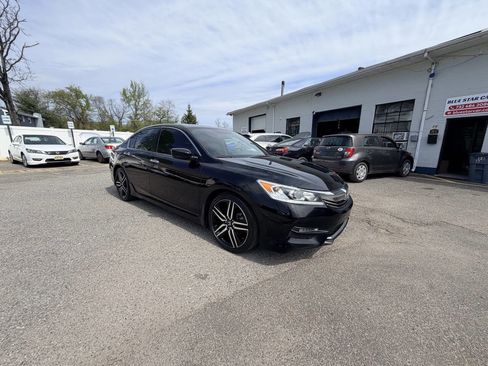 Used 2017 Honda Accord Sport image 61