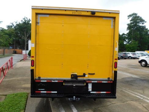 Used 2021 Ford E-350 and Econoline 350 Super Duty image 3