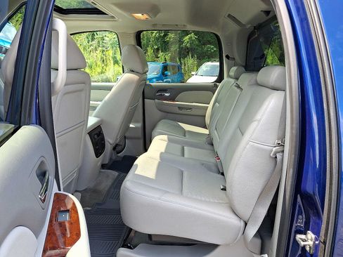 Used 2013 Chevrolet Avalanche LTZ AWD/4WD image 10