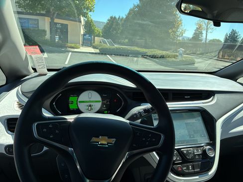 Used 2018 Chevrolet Bolt LT FWD image 23