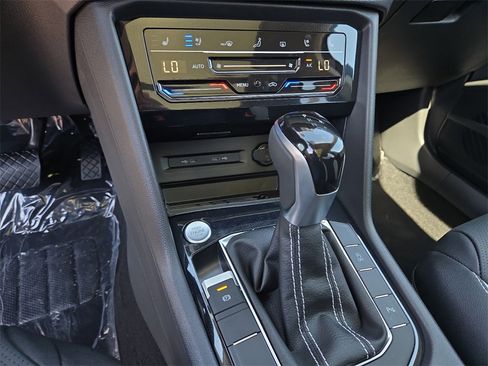 New 2025 Volkswagen Taos SEL image 23