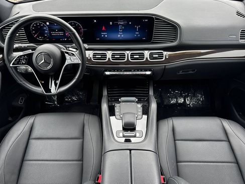 Used 2025 Mercedes-Benz GLS 450 4MATIC image 3