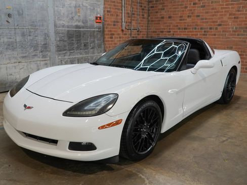 Used 2007 Chevrolet Corvette Coupe w/ Preferred Equipment Group RWD image 43