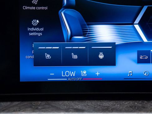 Certified 2024 BMW X7 xDrive40i w/ Climate Comfort Package image 25