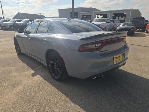 Used 2021 Dodge Charger SXT w/ Blacktop Package RWD image 5