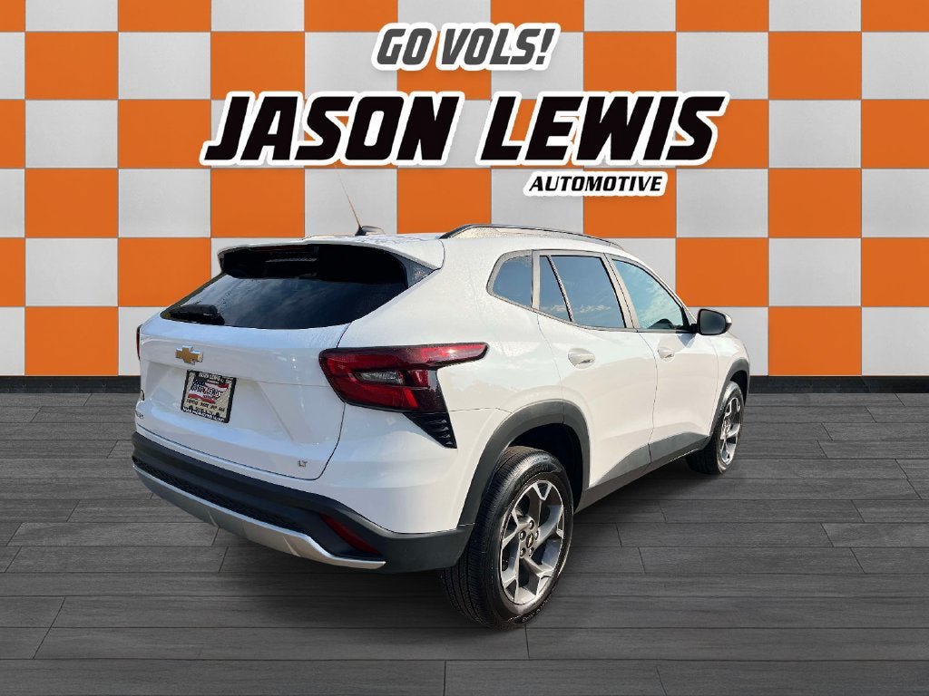 Used 2025 Chevrolet Trax LT FWD image 3