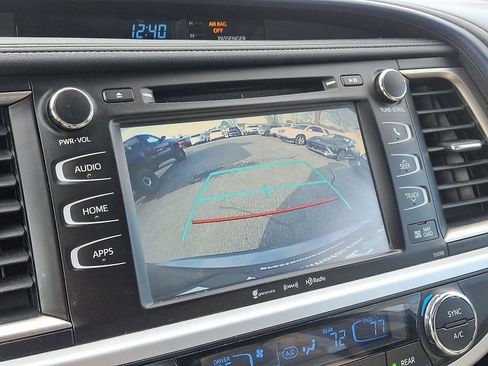 Used 2019 Toyota Highlander XLE w/ Carpet Mat Package (TMS) image 17
