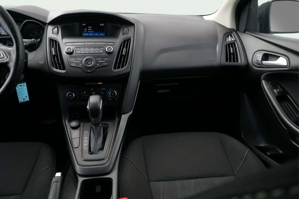 Used 2018 Ford Focus SE w/ Cold Weather Package FWD image 21
