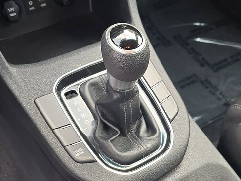 Used 2018 Hyundai Elantra GT image 30