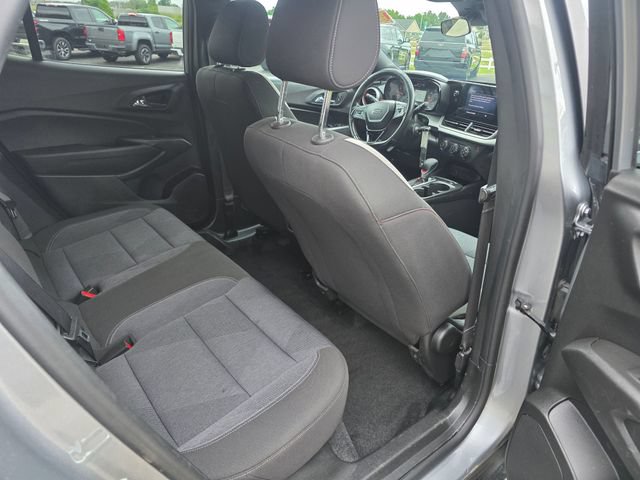 Used 2024 Chevrolet Trax RS FWD image 12