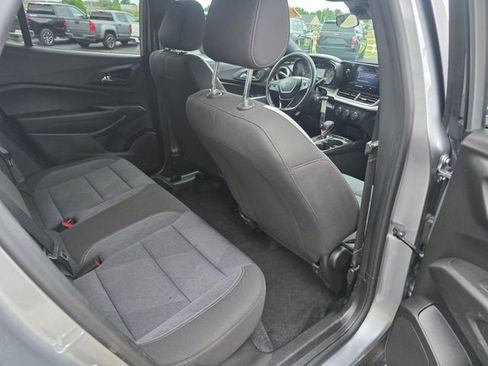 Used 2024 Chevrolet Trax RS FWD image 12