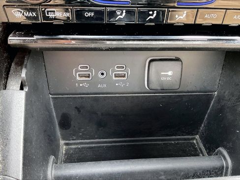 Used 2023 Jeep Grand Cherokee Limited image 16