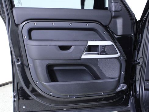 Used 2024 Land Rover Defender 110 S image 16