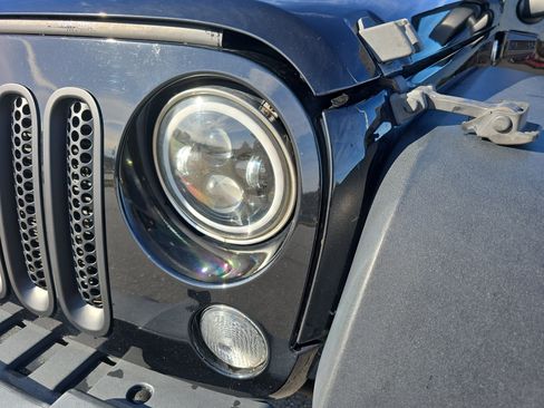 Used 2018 Jeep Wrangler Unlimited Sport S image 29