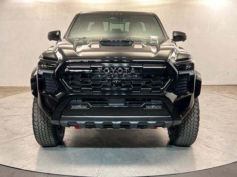 Certified 2025 Toyota Tacoma TRD Off-Road AWD/4WD image 9