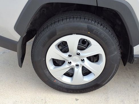 Used 2023 Toyota RAV4 LE FWD image 9
