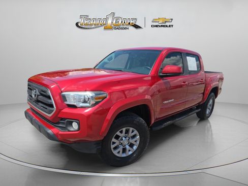 Used 2017 Toyota Tacoma SR5 w/ Tow Package RWD image 4
