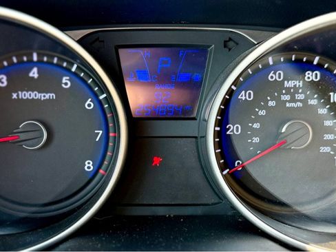 Used 2010 Hyundai Tucson GLS w/ Popular Equipment Pkg 2 FWD image 10