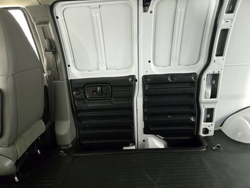 New 2026 Chevrolet Express 2500 w/ Communications Package RWD image 32