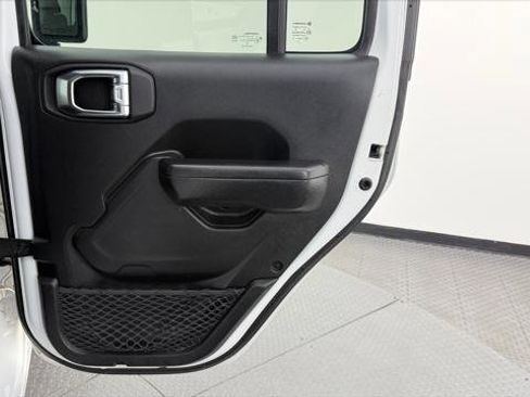 Used 2023 Jeep Gladiator Sport image 21