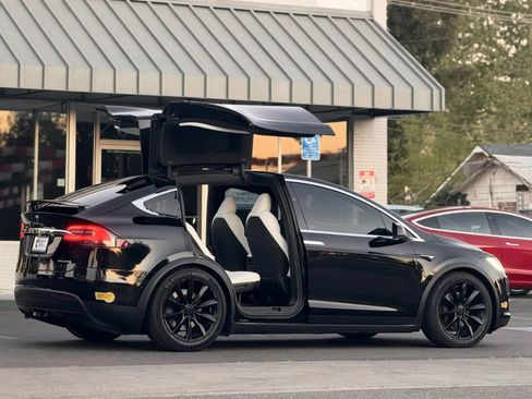 Used 2020 Tesla Model X Long Range image 8