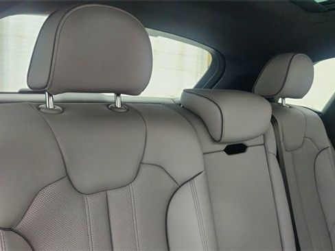 Used 2024 Audi Q5 e Prestige w/ Prestige Package image 28