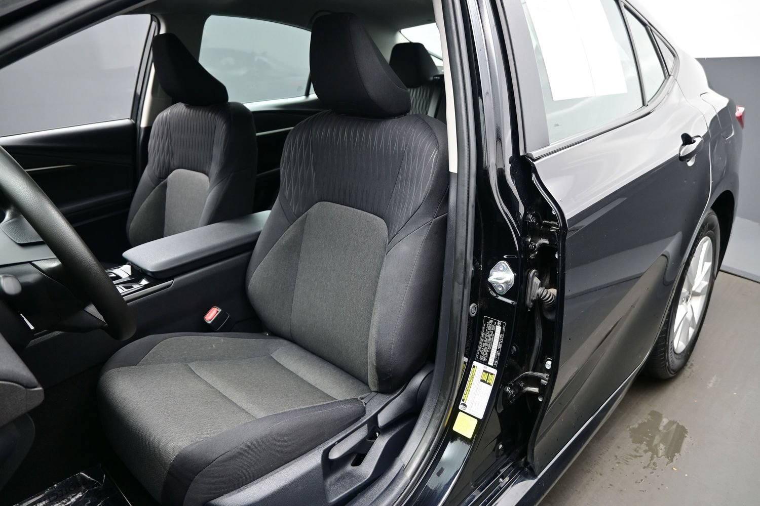 Used 2025 Toyota Camry LE FWD image 11