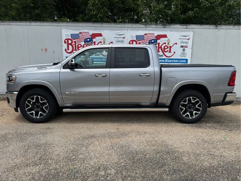 Used 2025 RAM 1500 Laramie AWD/4WD image 7