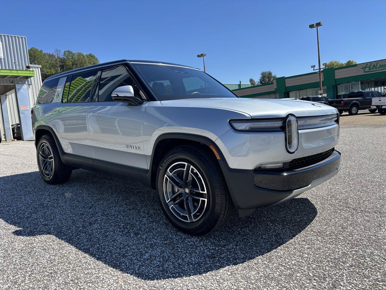 Used 2025 Rivian R1S Adventure Dual AWD/4WD image 7