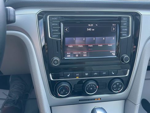Used 2019 Volkswagen Passat 2.0T Wolfsburg w/ Wheels & Sunroof Package FWD image 26