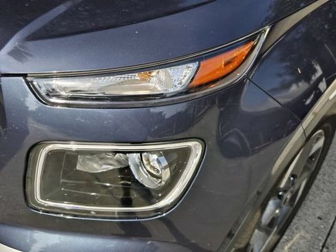 Used 2023 Hyundai Venue Limited w/ Cargo Package FWD image 7