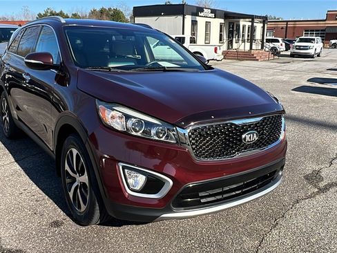 Used 2017 Kia Sorento EX image 3