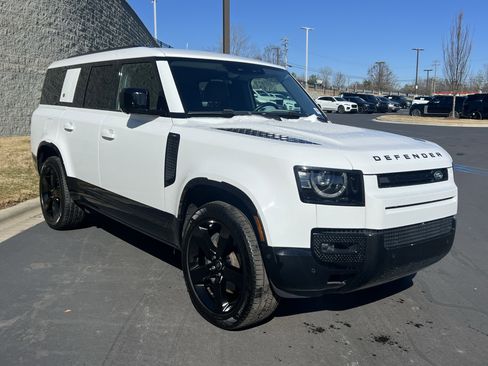 Certified 2024 Land Rover Defender 130 X-Dynamic SE image 9