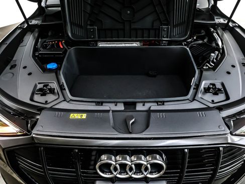 Used 2022 Audi e-tron Premium w/ Convenience Plus Package image 11