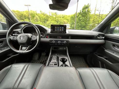 Used 2025 Honda Pilot TrailSport image 8