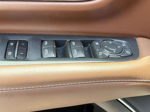 Used 2023 Chevrolet Suburban High Country w/ Premium Package 2 RWD image 13