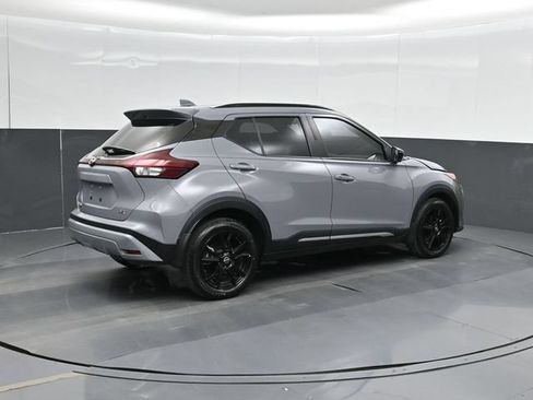 Used 2024 Nissan Kicks SR w/ SR Premium Package FWD image 3