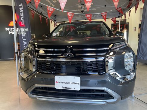 New 2026 Mitsubishi Outlander SE AWD/4WD image 12